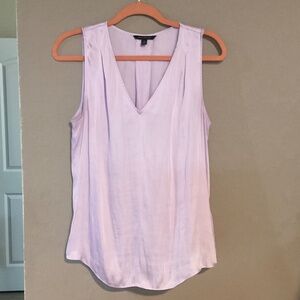 Banana republic V NECK TANK top ….LIKE NEW SIZE 6-8